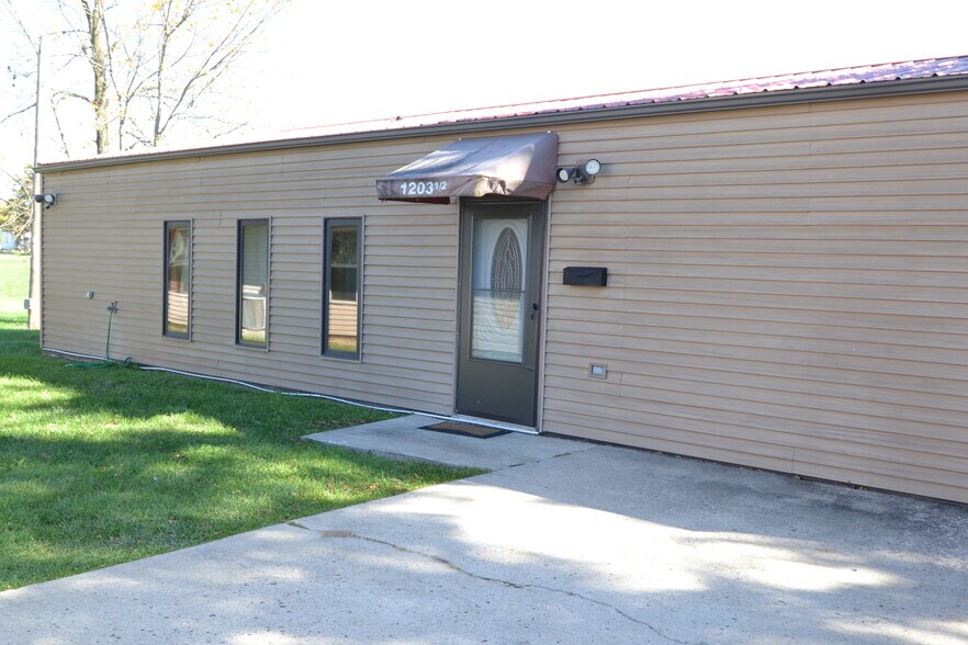 Building Photo - 1203 S Osteopathy Ave
