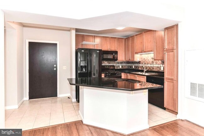 Building Photo - 851 N Glebe Rd