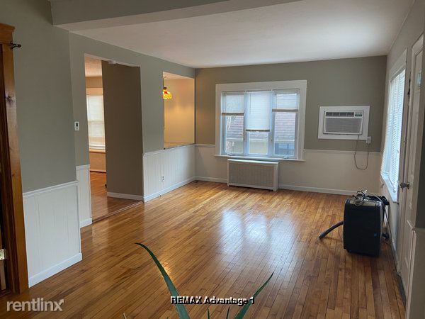 Building Photo - 3 br, 1 bath Townhome - 6 Billow St L Unit L
