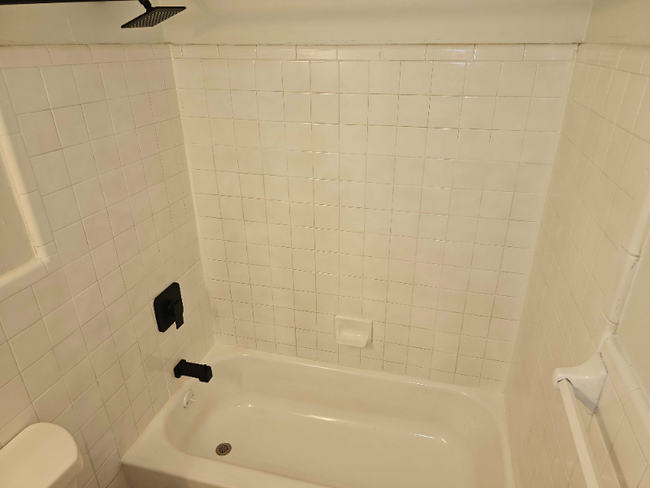 Building Photo - 5856 Highview Dr