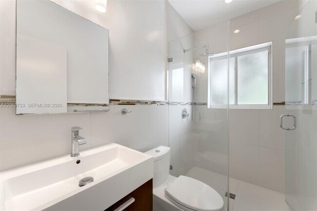 Building Photo - 4724 Orduna Dr