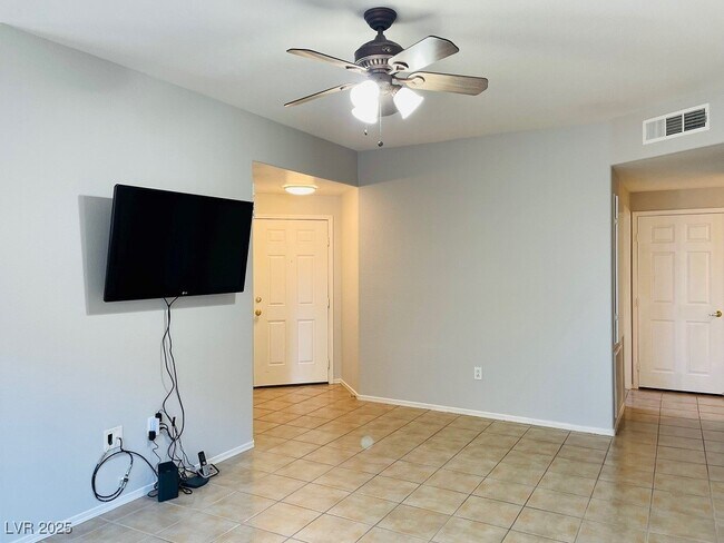 Building Photo - 1050 E Cactus Ave