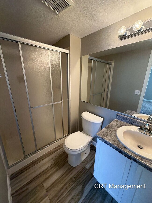 Building Photo - Spacious 3-Bedroom Condo with In-Unit Laundry – Convenient Aurora Location