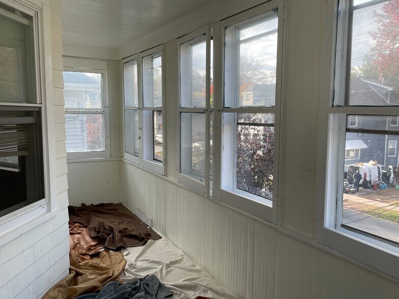 Sunroom - 384 E 9th Ave