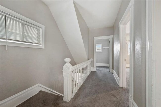 Building Photo - Charming 2-Bedroom Home with Tall Ceilings & Backyard Deck in Coraopolis