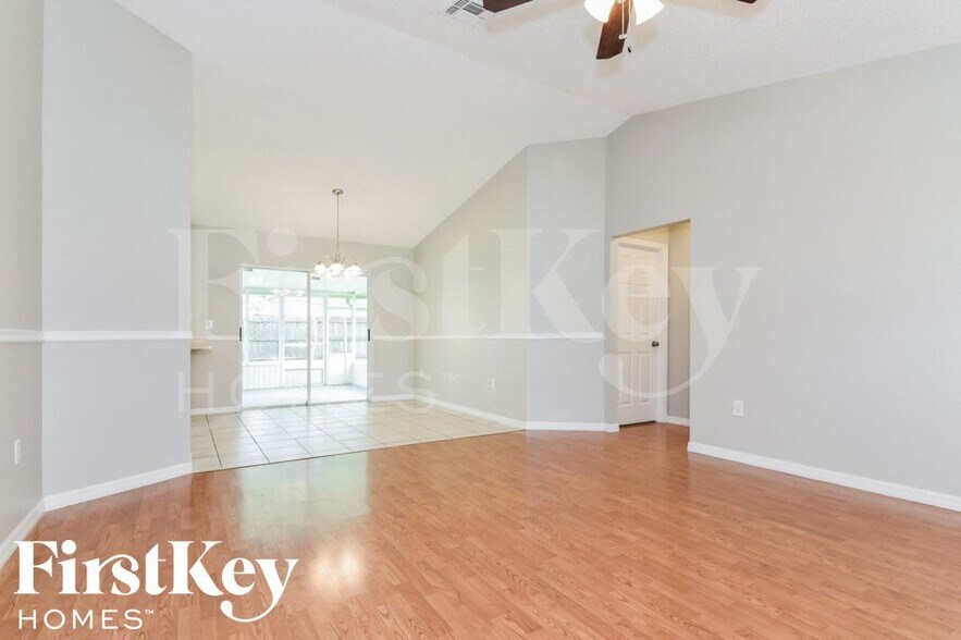 Building Photo - 7901 Sioux Ln