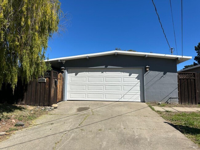 Building Photo - 1111 Marionola Way