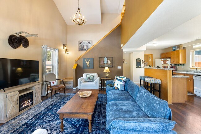 Building Photo - 3 Bed 2 Bath Fully Furnished in Woodland Park