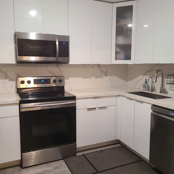 Kitchen - 2401 S Ocean Dr