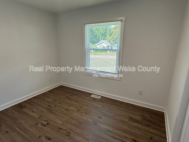 Building Photo - 2325 Quartz Ct