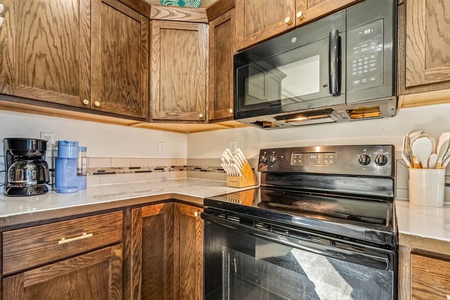 Building Photo - 103 N Voyage Ave