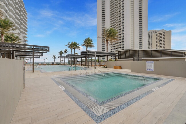 Building Photo - 3100 N Ocean Dr