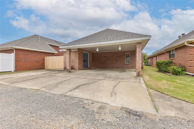 Building Photo - 1703 Pebble Creek Dr