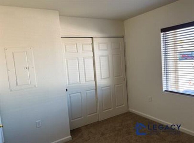 Building Photo - Carefree living!