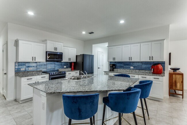 Building Photo - Contemporary in Cleburne!