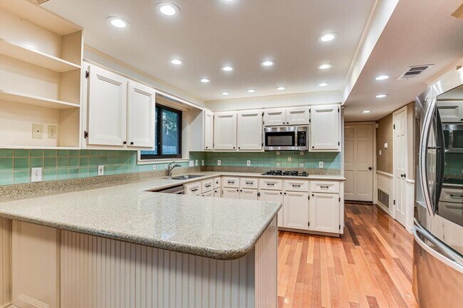 Building Photo - 11210 Deadoak Ln