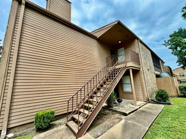 Building Photo - 10555 Turtlewood Ct