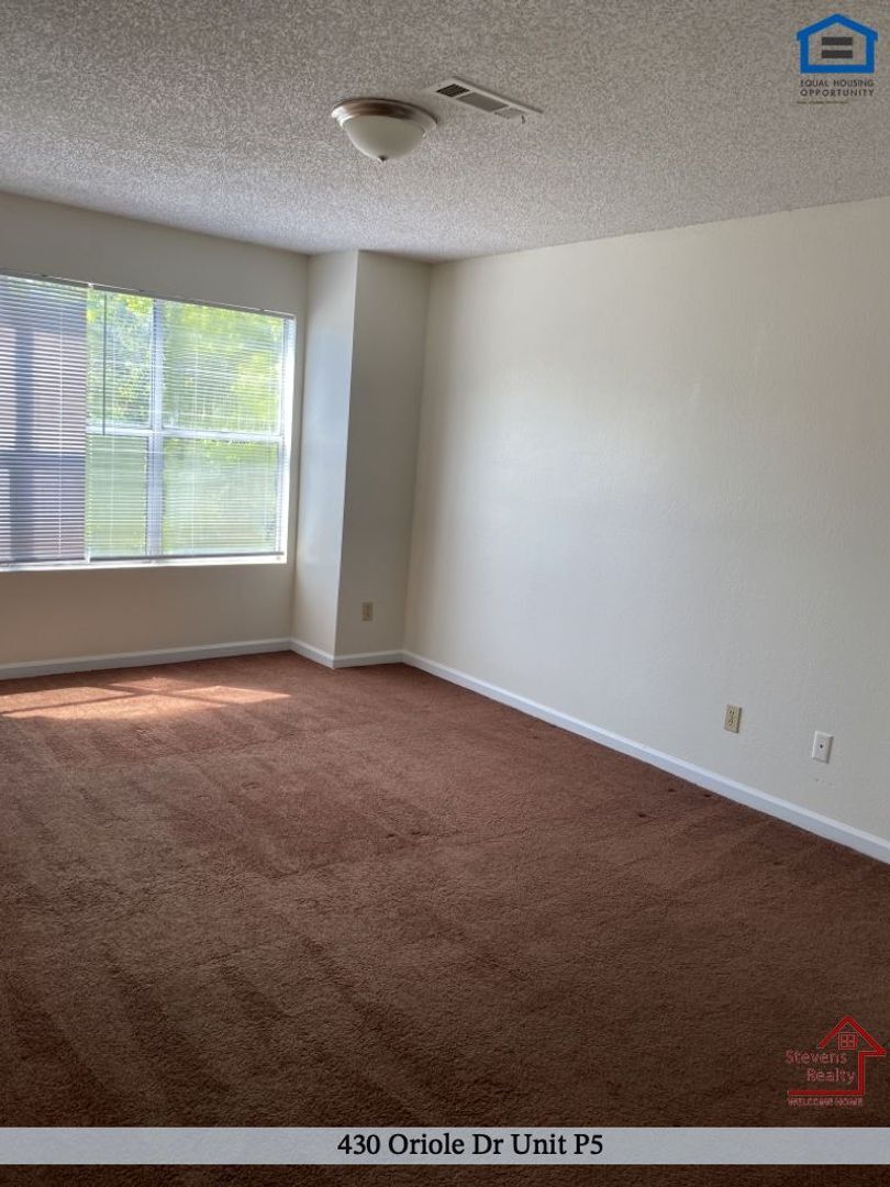 Building Photo - 430 Oriole Dr