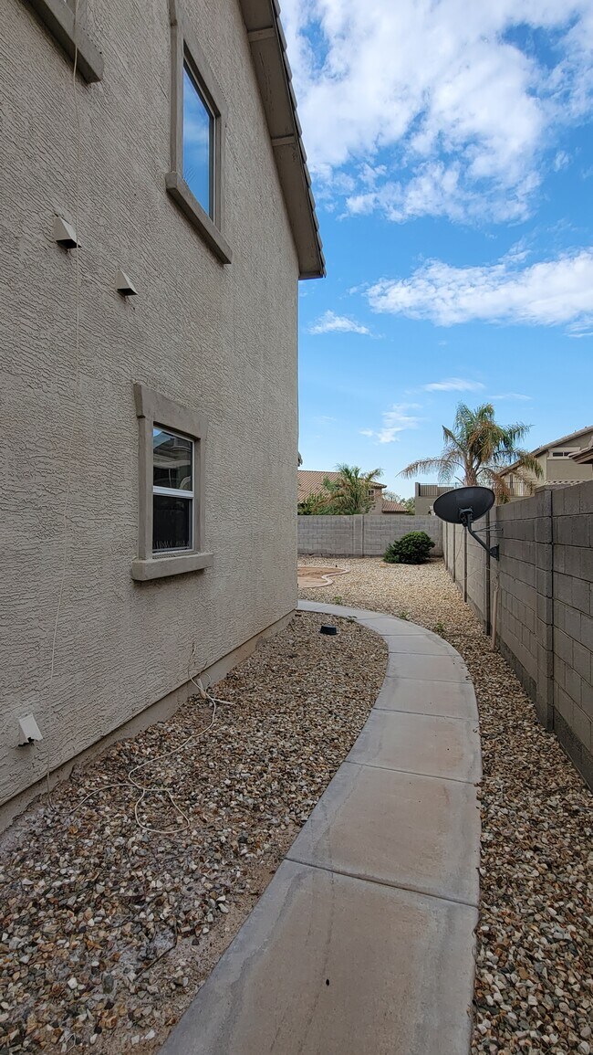 Building Photo - 4437 E Firestone Dr
