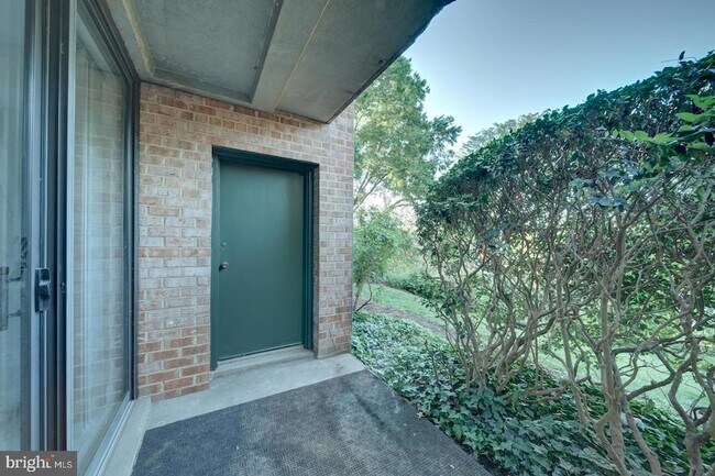 Building Photo - 515 N Armistead St
