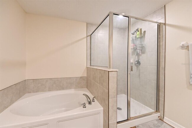 Building Photo - 736 Royal Empress Dr