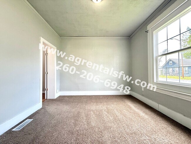 Building Photo - 1915 Ellen Ave