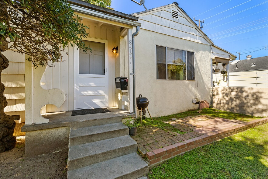 Building Photo - 8413 Kittyhawk Ave