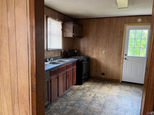 Building Photo - 240 Boudreaux St