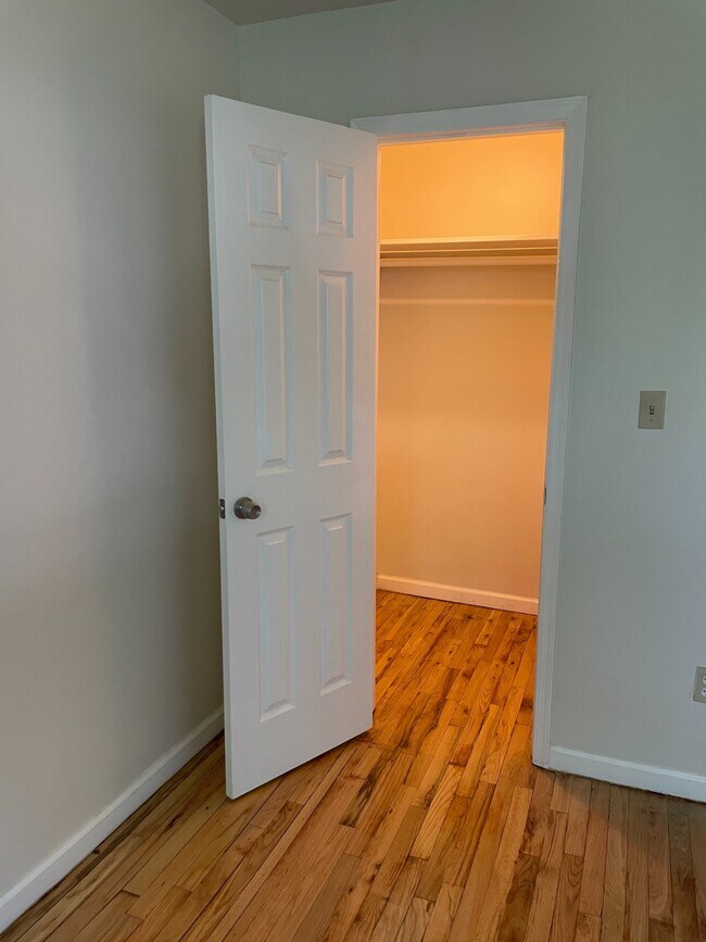 Building Photo - 4334 Baychester Ave