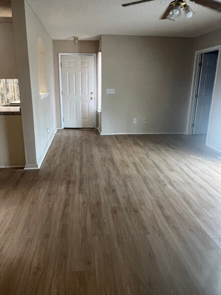 Building Photo - 743 Coventry Ln