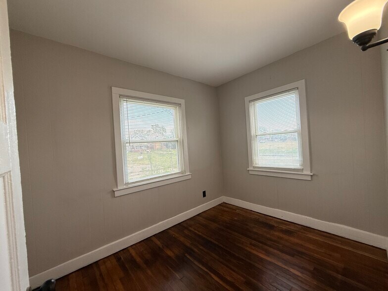 Building Photo - 4074 Virginia Park St