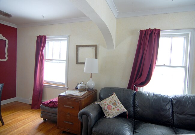 Building Photo - 704 S Grove St