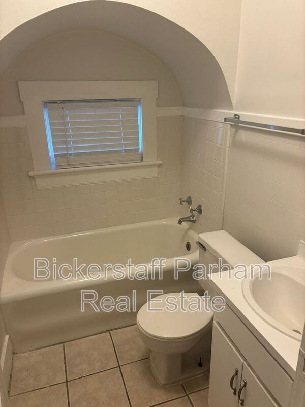 Building Photo - 1821 17th Ave