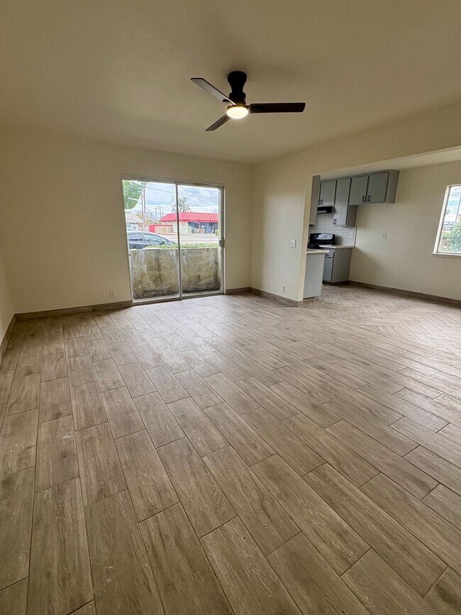 Building Photo - 1951 N Ventura Rd