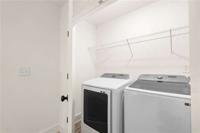 Building Photo - 5873 Greystone Dr