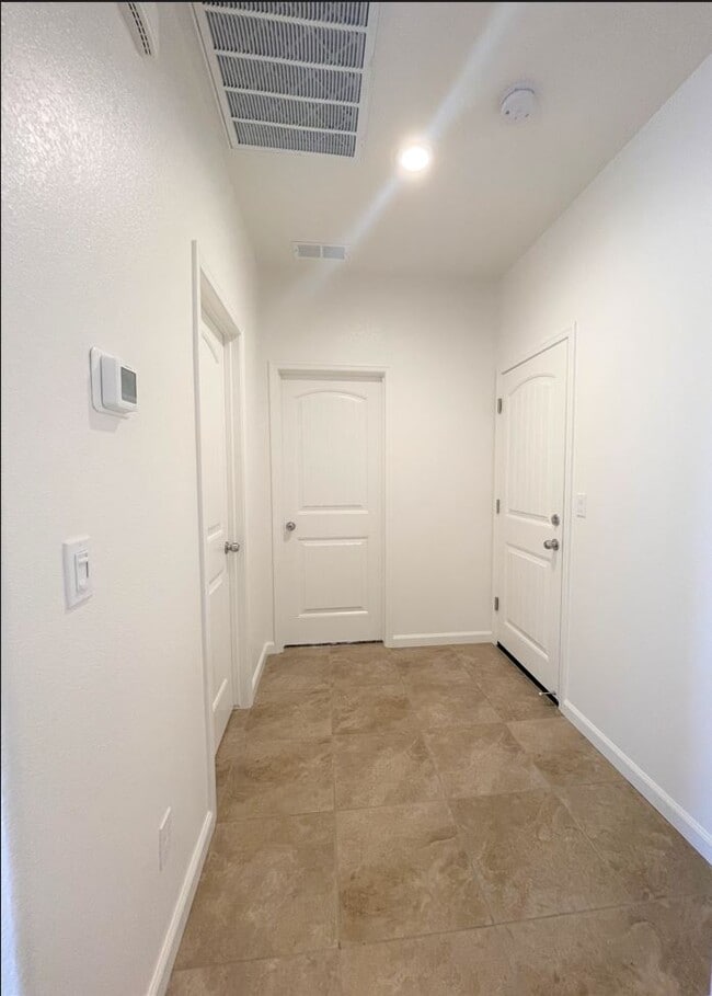 Building Photo - 4427 Andrea Dr