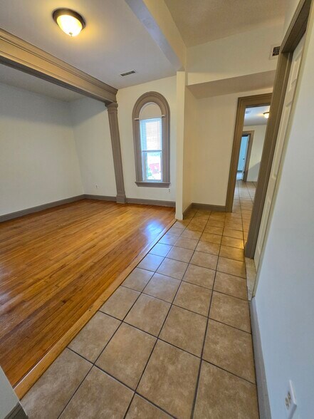 Living room from entrance nook - 127 Pearl St