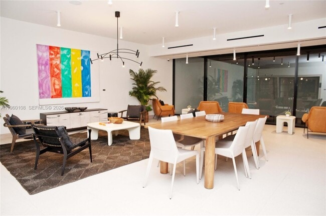 Building Photo - 225 N Miami Ave