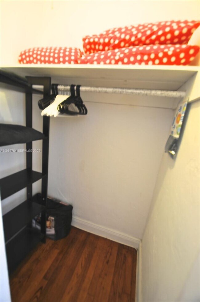 Building Photo - 601 7th St