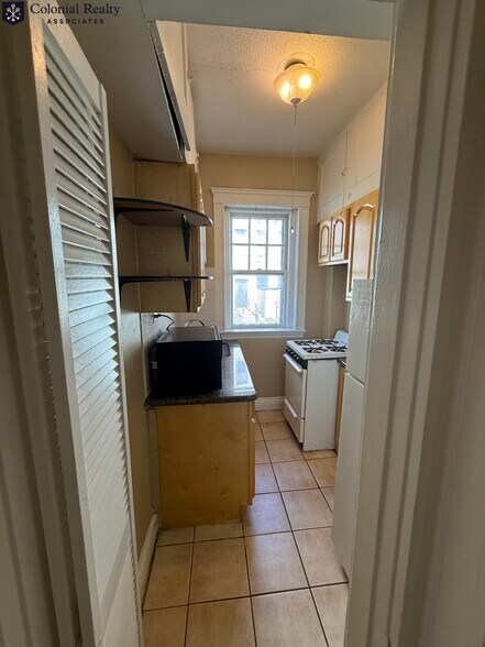 Building Photo - 319 Allston St