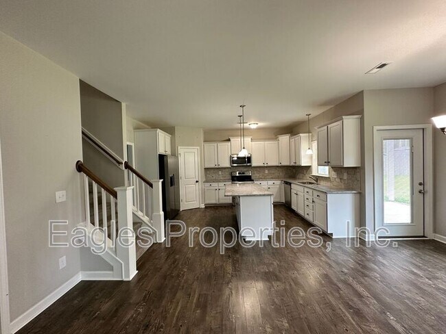 Building Photo - 451 Fallingbrook Dr
