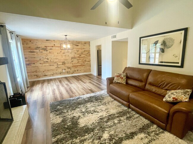 Building Photo - Beautiful 3 bed, 2.5 bath home for rent in the heart of Madison!