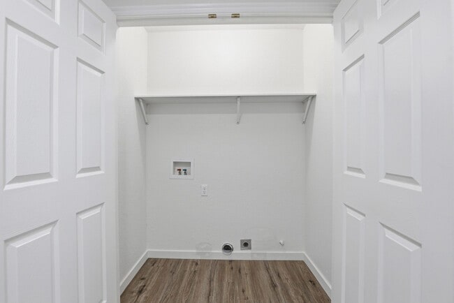 Building Photo - 1525 NE 8th St
