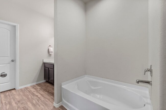 Building Photo - 18101 Woodpecker Trl