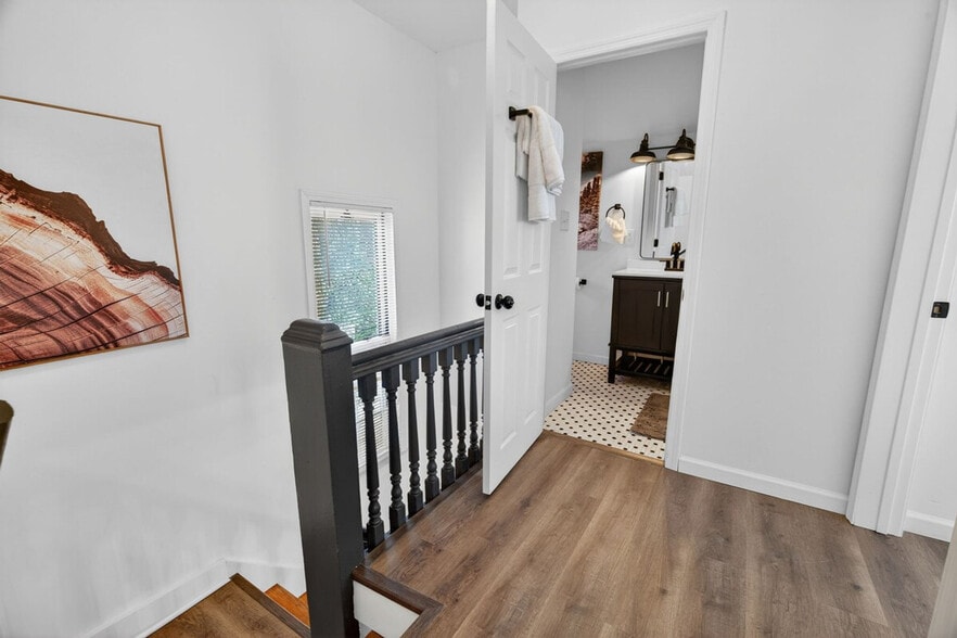 Building Photo - 6559 Hoffman Ave