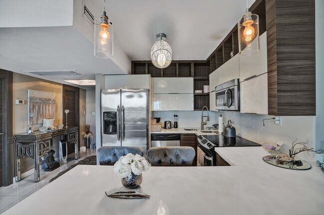 Building Photo - 5401 Collins Ave