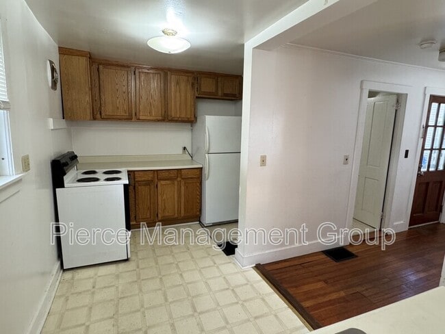 Building Photo - 26 Elm St