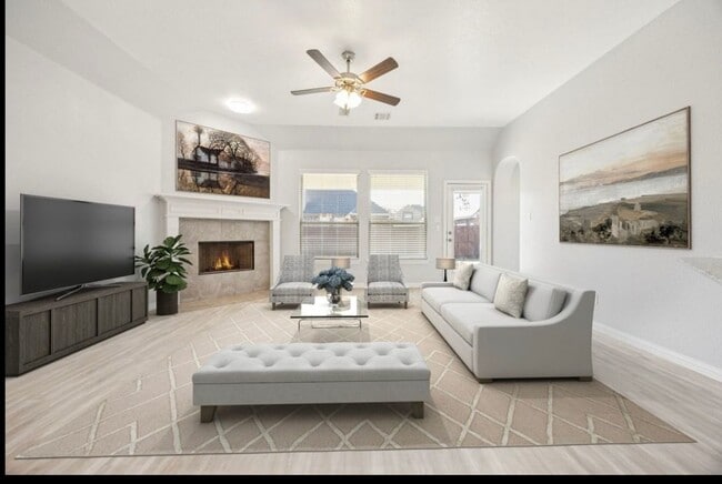 Building Photo - 725 Gray Washington Dr