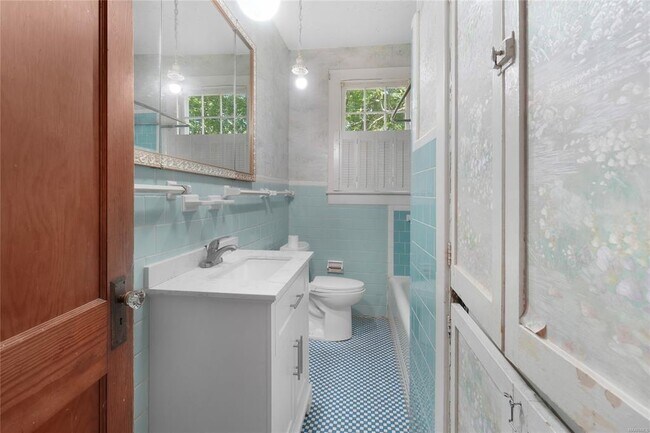 Building Photo - 2308 Cherokee Dr