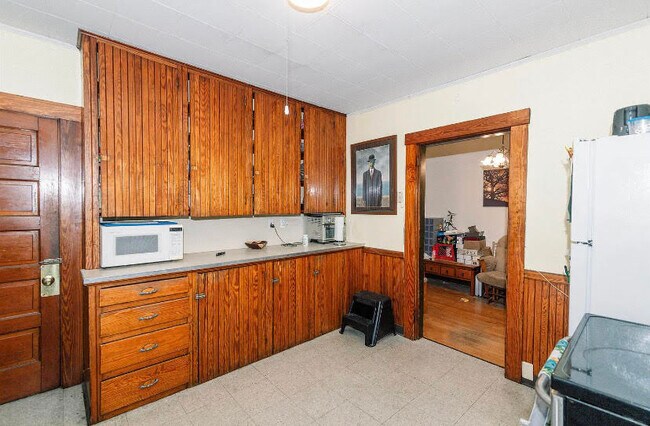 Primary Photo - 40 Rogers St